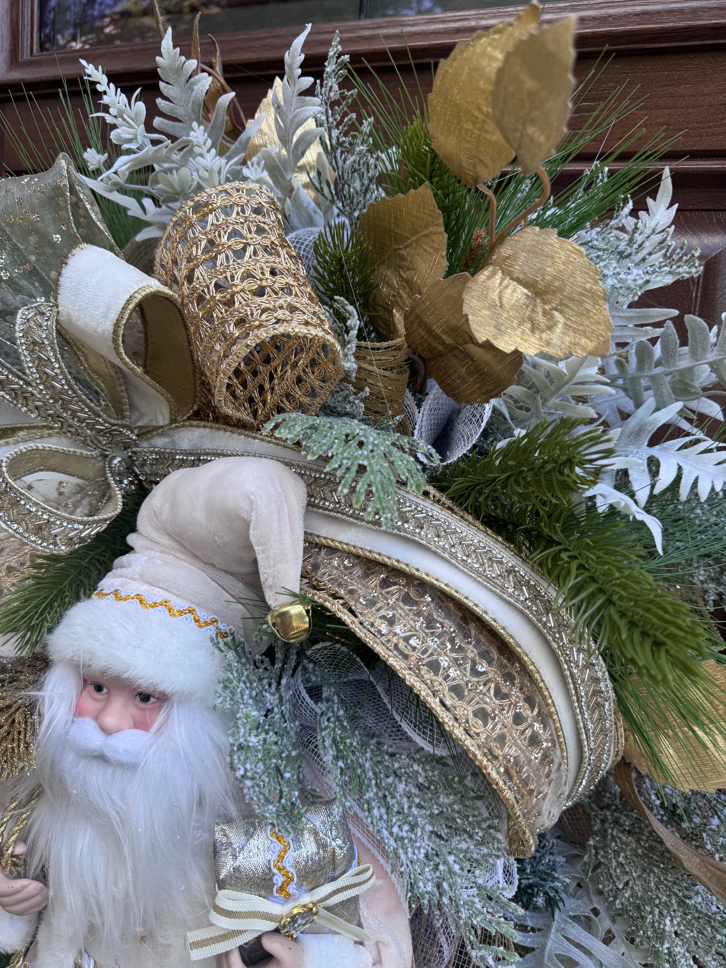 Elegant Santa Christmas Swag Wreath – White & Gold Holiday Door Decor