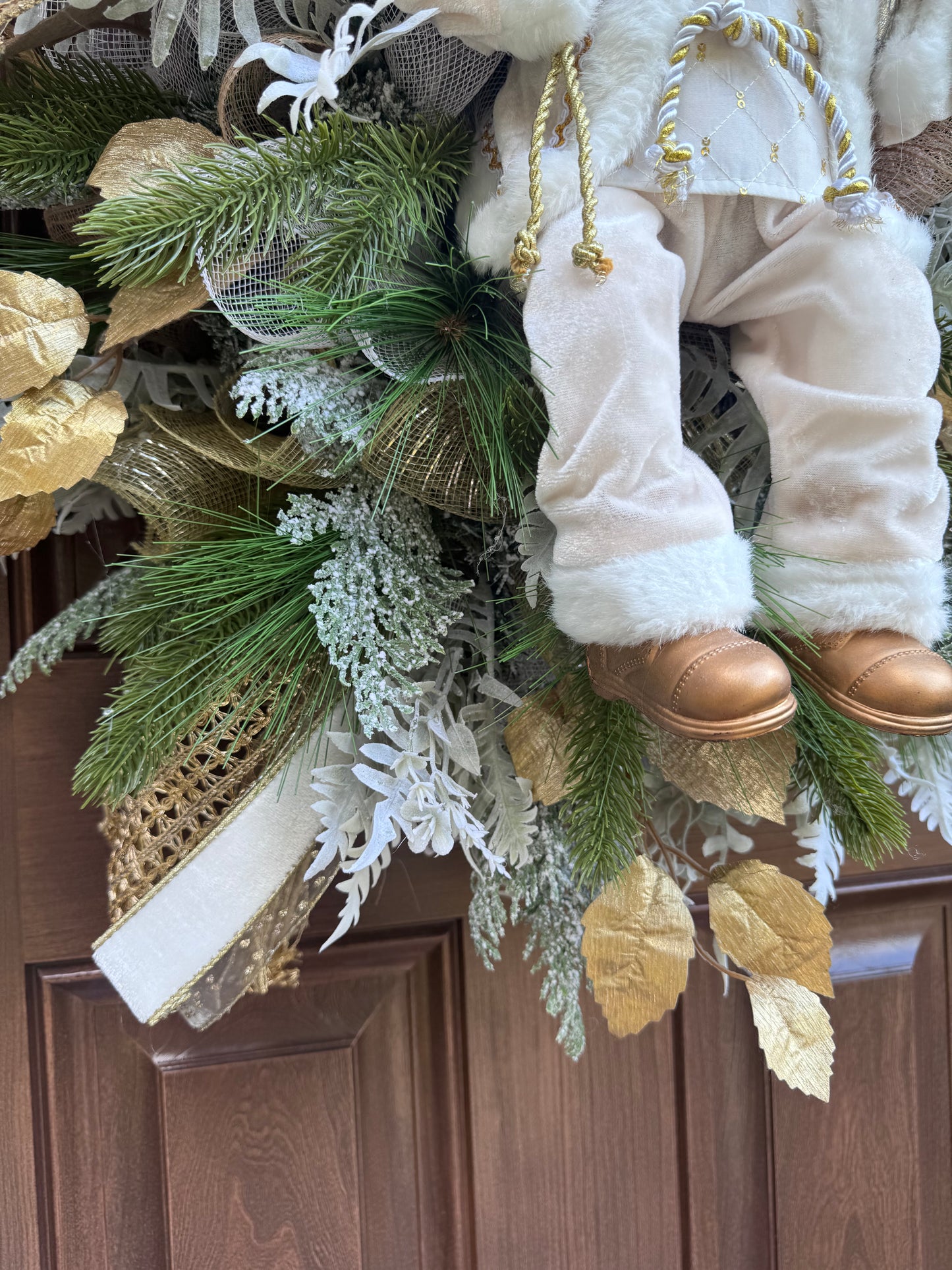 Elegant Santa Christmas Swag Wreath – White & Gold Holiday Door Decor