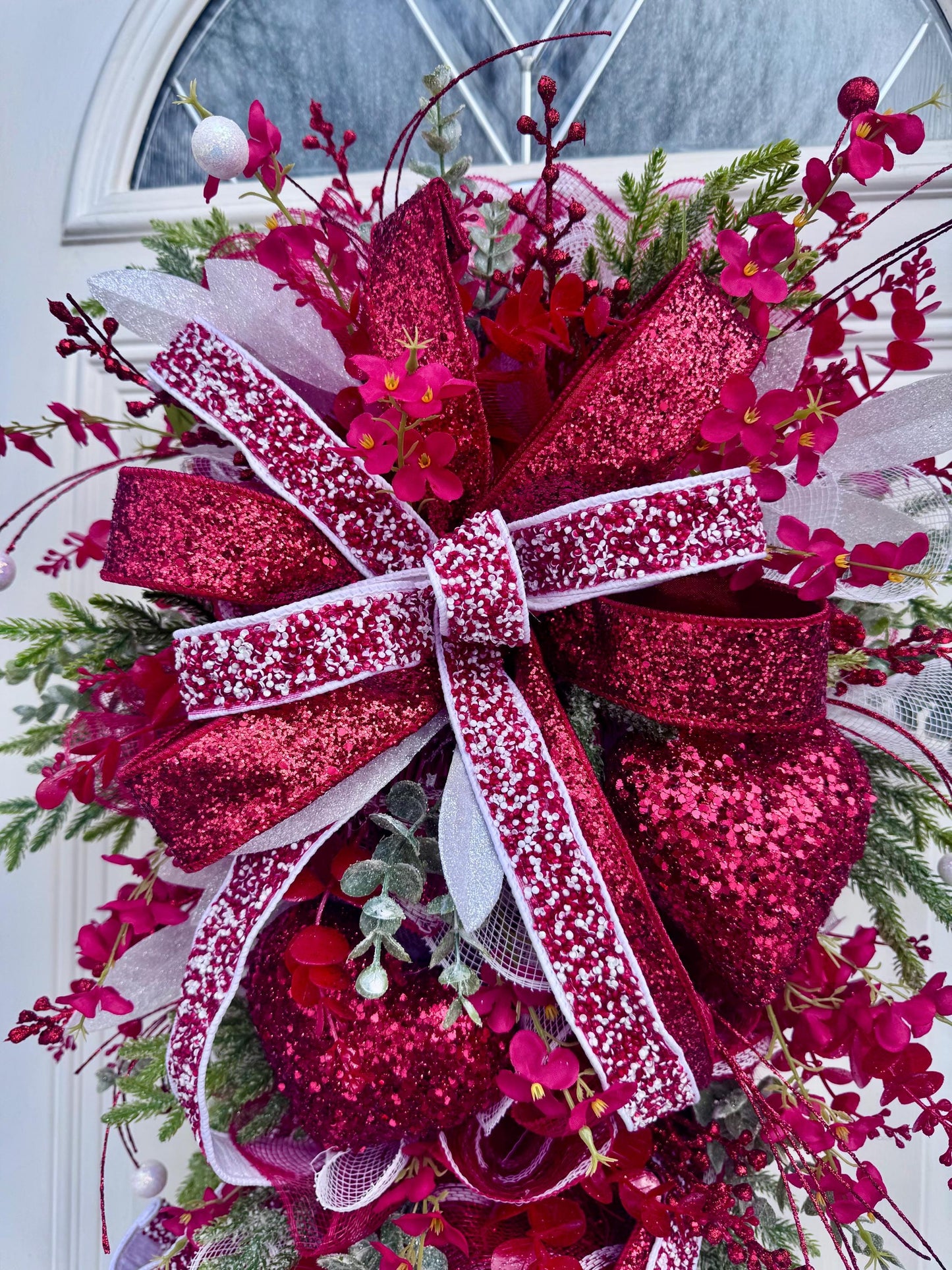 Elegant Valentines Day Swag Wreath for Door, Glam Red Heart Wreath Home Decor, Red and White Valentine Wall Hanger