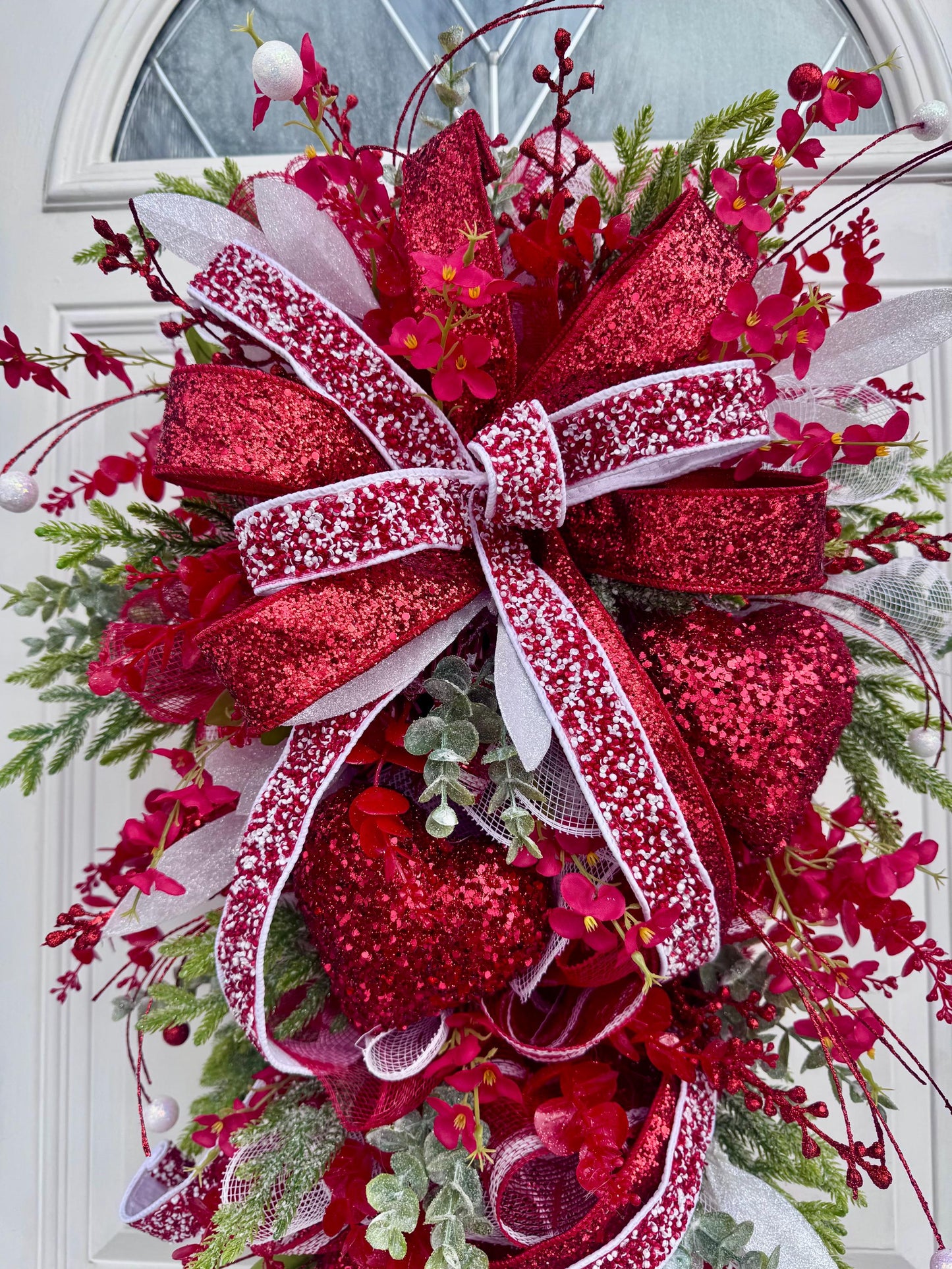 Elegant Valentines Day Swag Wreath for Door, Glam Red Heart Wreath Home Decor, Red and White Valentine Wall Hanger
