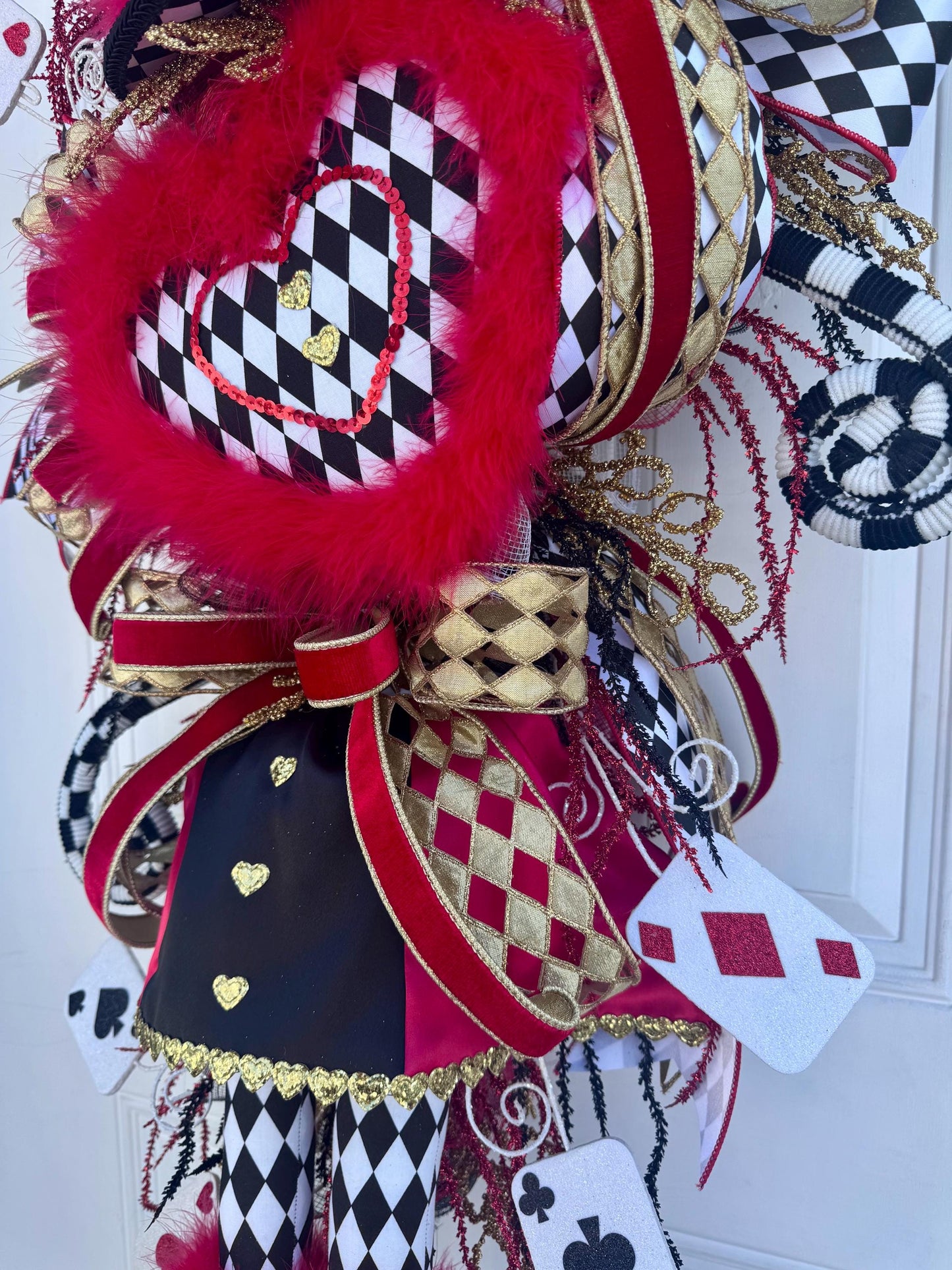 XXL Queen of Hearts Valentine Wreath for Front Door, Luxury Wreath, Valentines Day Heart Home Decor for Porch or Indoor Office