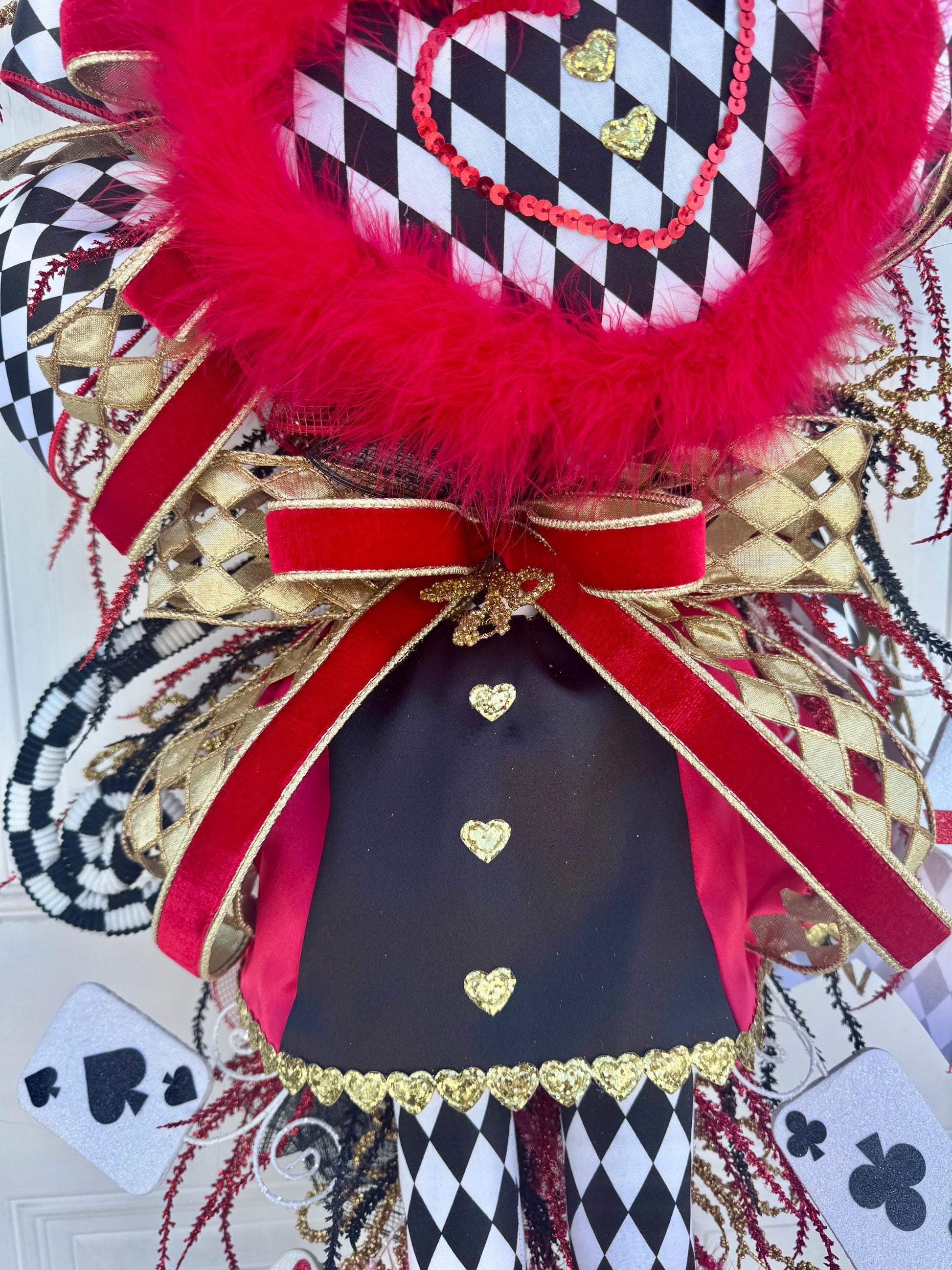 XXL Queen of Hearts Valentine Wreath for Front Door, Luxury Wreath, Valentines Day Heart Home Decor for Porch or Indoor Office