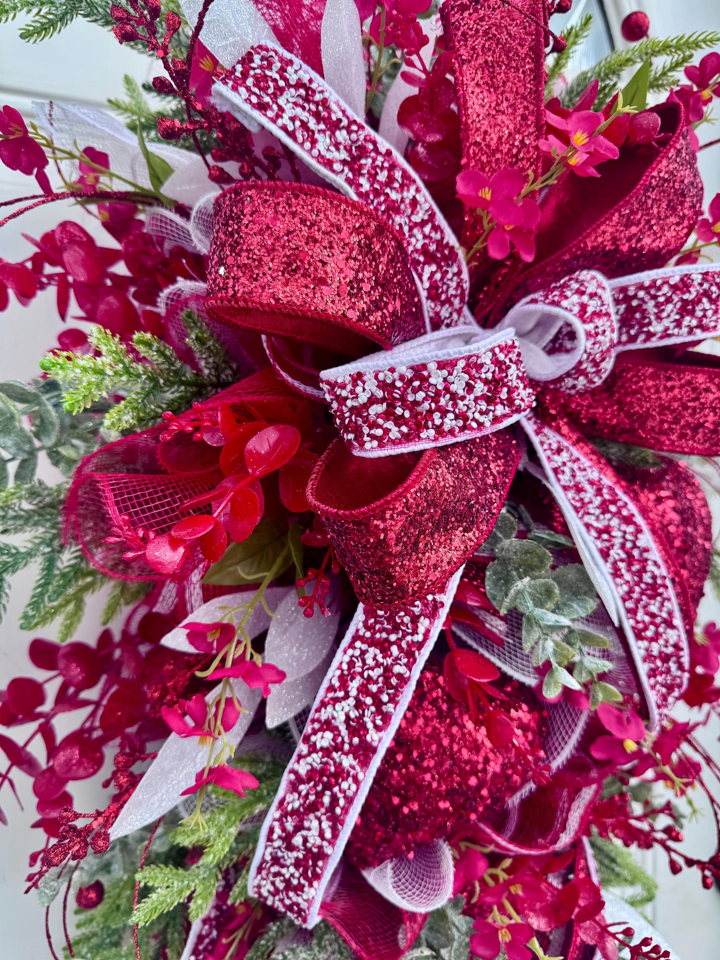 Elegant Valentines Day Swag Wreath for Door, Glam Red Heart Wreath Home Decor, Red and White Valentine Wall Hanger
