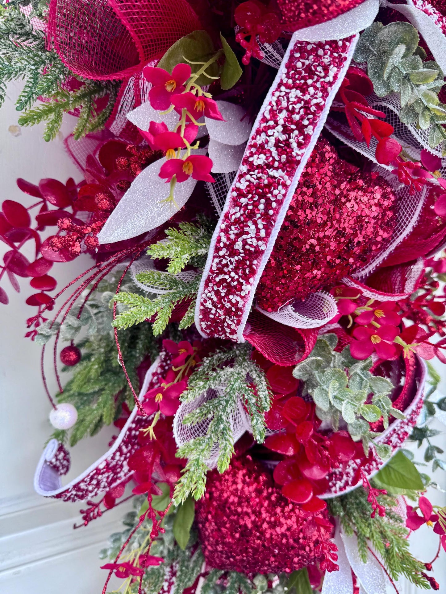 Elegant Valentines Day Swag Wreath for Door, Glam Red Heart Wreath Home Decor, Red and White Valentine Wall Hanger