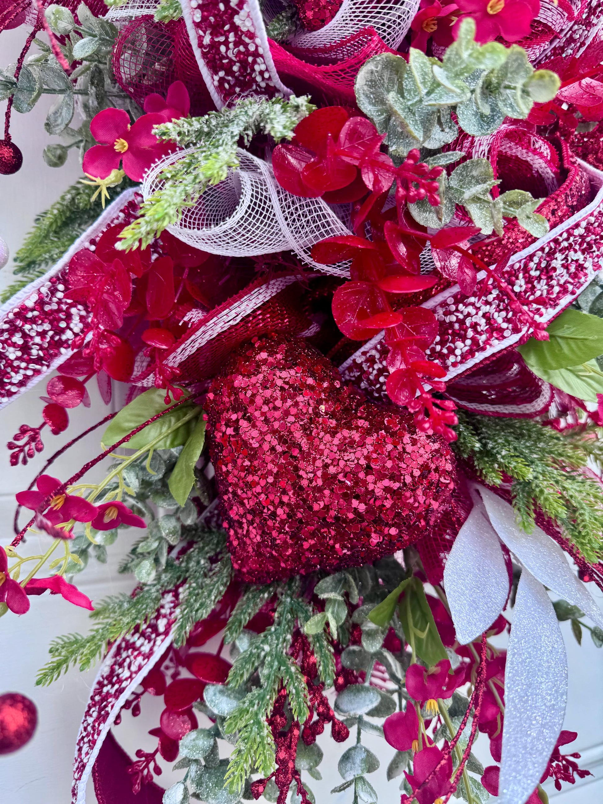 Elegant Valentines Day Swag Wreath for Door, Glam Red Heart Wreath Home Decor, Red and White Valentine Wall Hanger