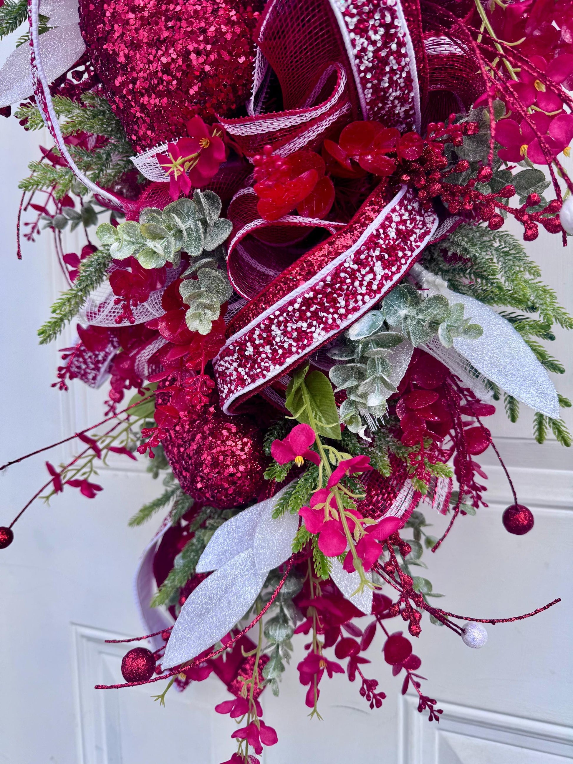 Elegant Valentines Day Swag Wreath for Door, Glam Red Heart Wreath Home Decor, Red and White Valentine Wall Hanger