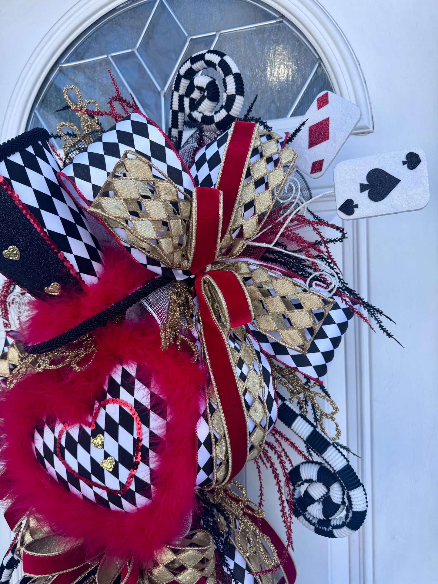 XXL Queen of Hearts Valentine Wreath for Front Door, Luxury Wreath, Valentines Day Heart Home Decor for Porch or Indoor Office