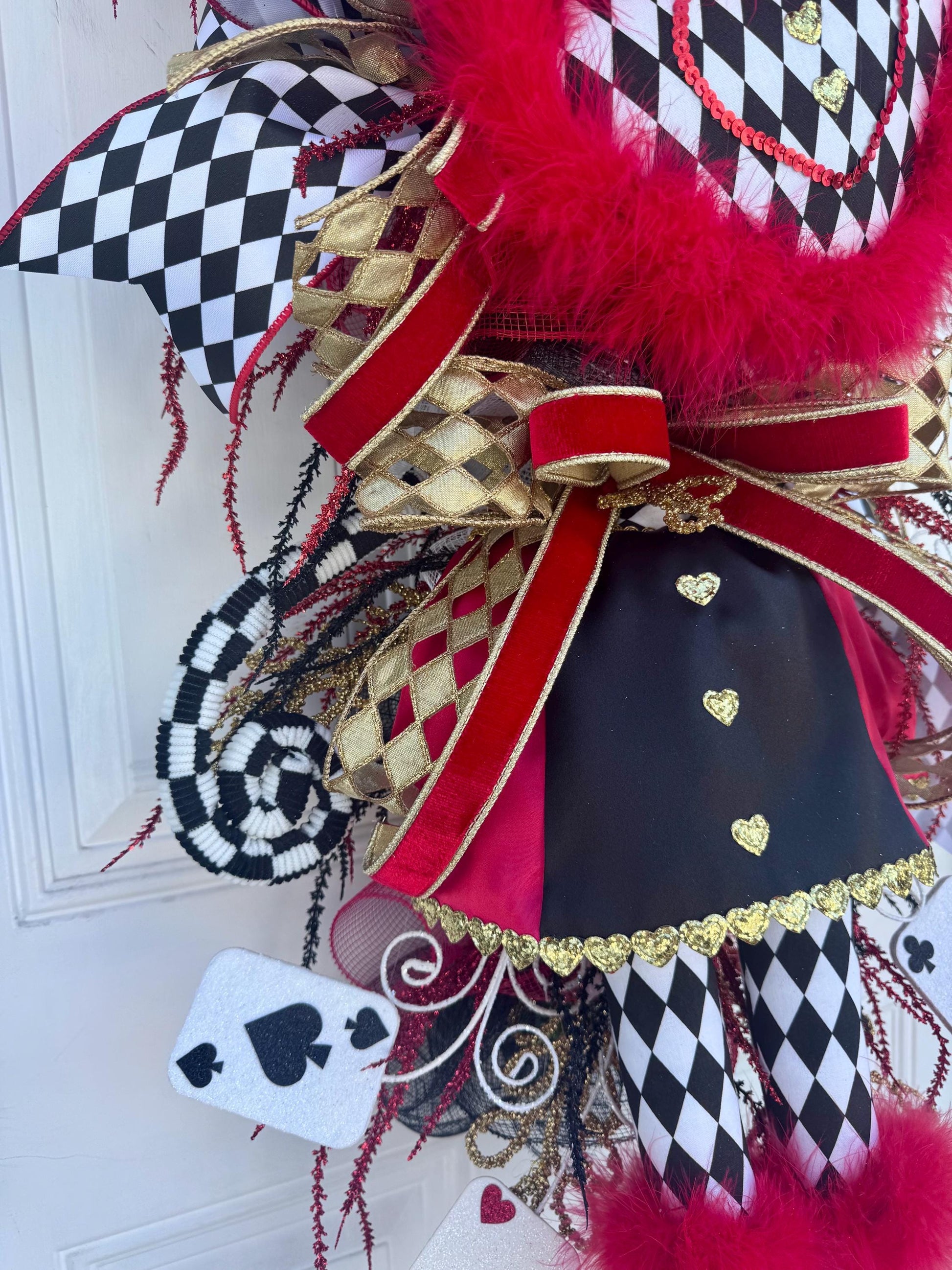 XXL Queen of Hearts Valentine Wreath for Front Door, Luxury Wreath, Valentines Day Heart Home Decor for Porch or Indoor Office