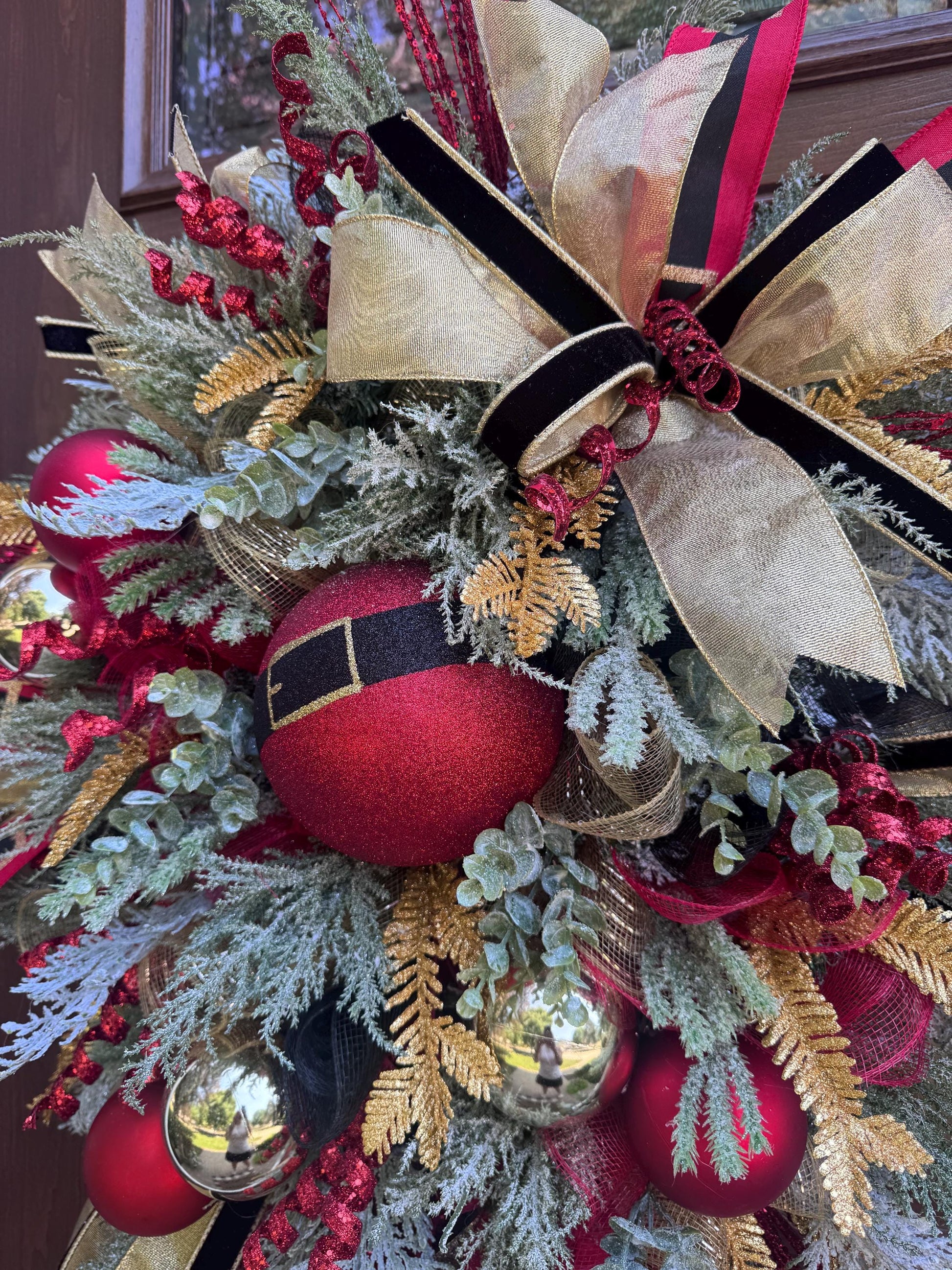 Christmas Wreath with Santa Belt Ornament, Red Gold Winter Holiday Porch Decor, Winter Front Porch Decoration, Festive Wall Hanger