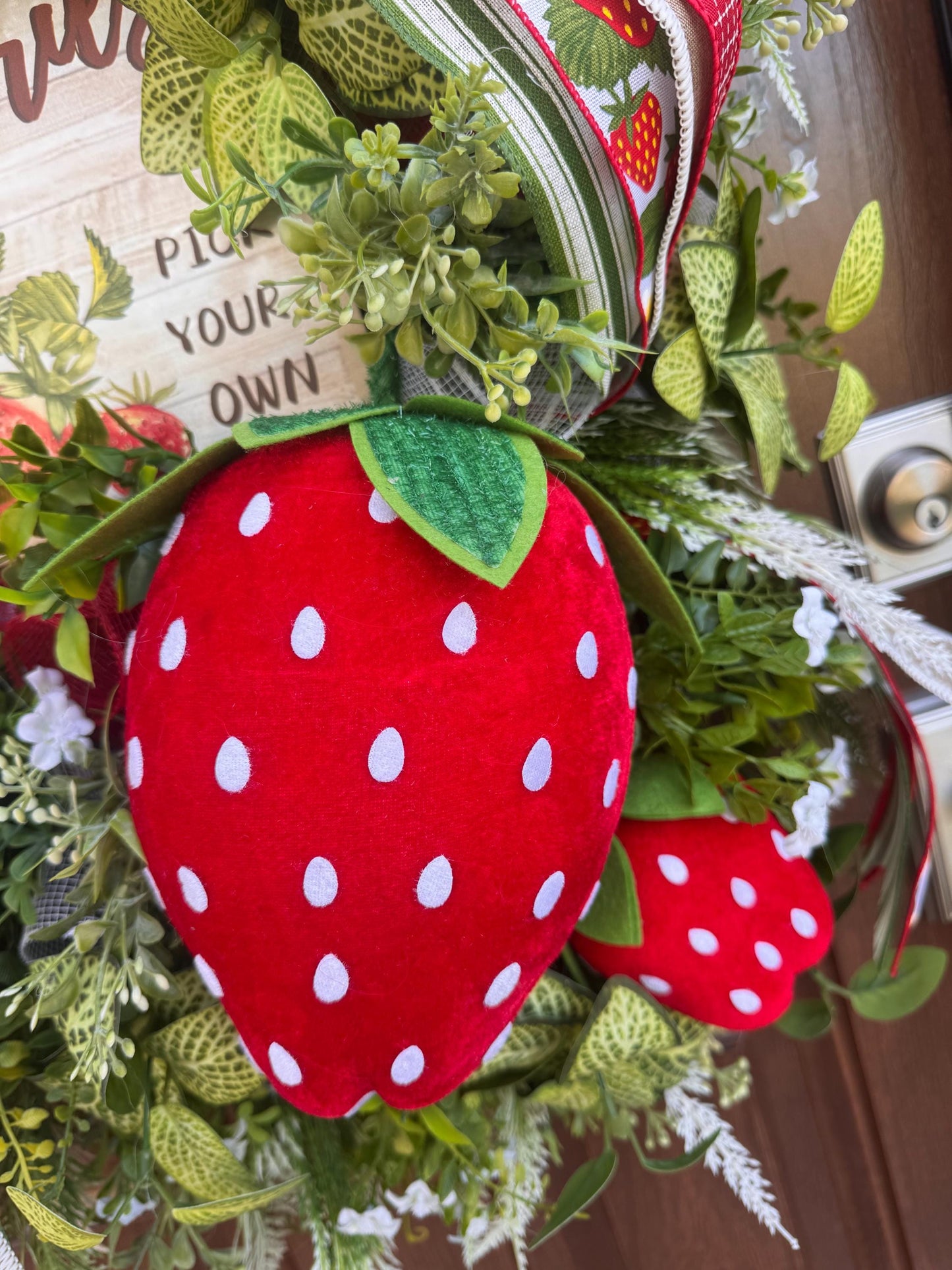 Strawberry Wreath for Front Door, Summer Fruit Wreath, Farmhouse Strawberry Decor, Sweet Juicy Berries Wreath, Handmade Door Hanger