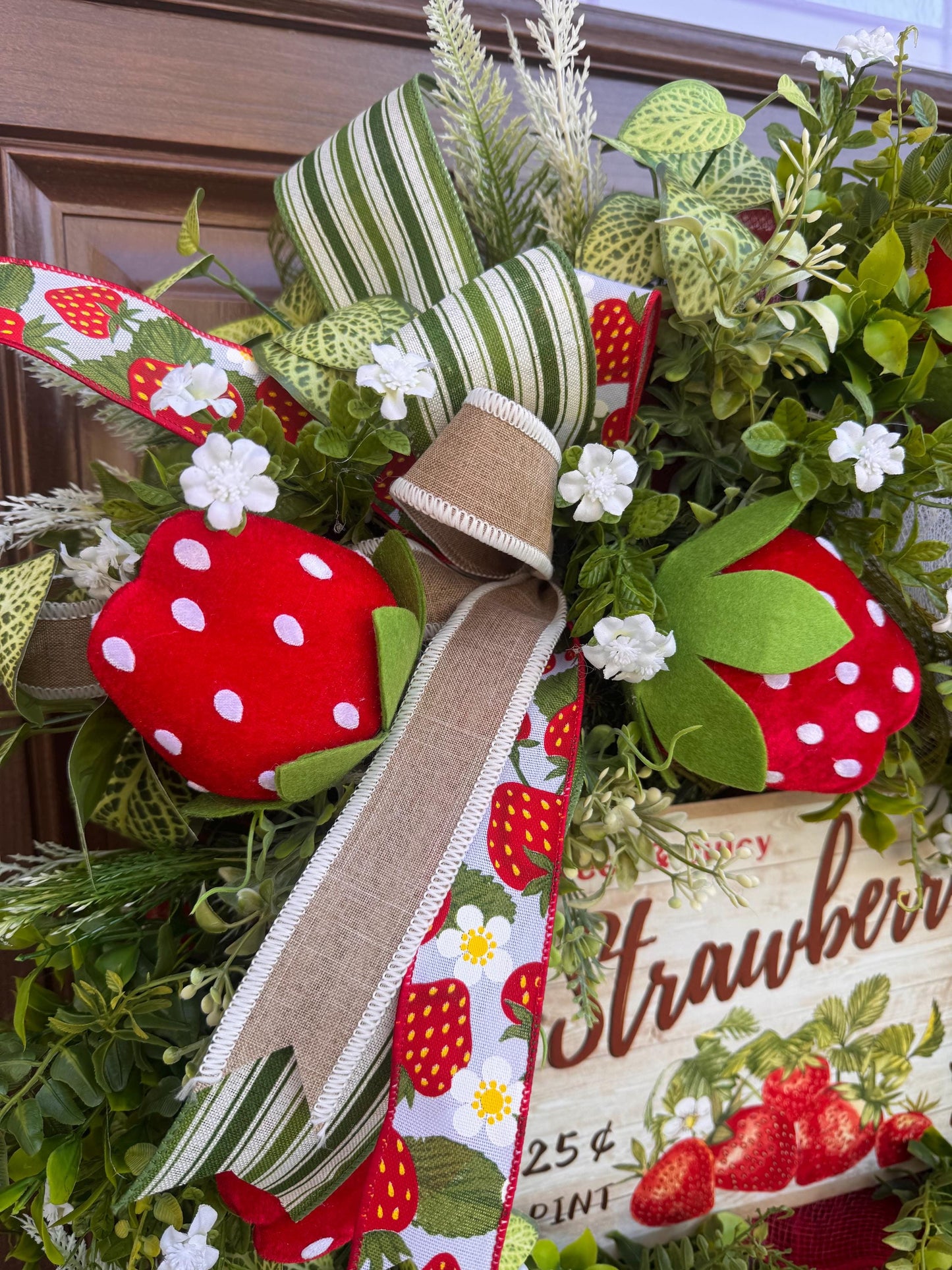 Strawberry Wreath for Front Door, Summer Fruit Wreath, Farmhouse Strawberry Decor, Sweet Juicy Berries Wreath, Handmade Door Hanger