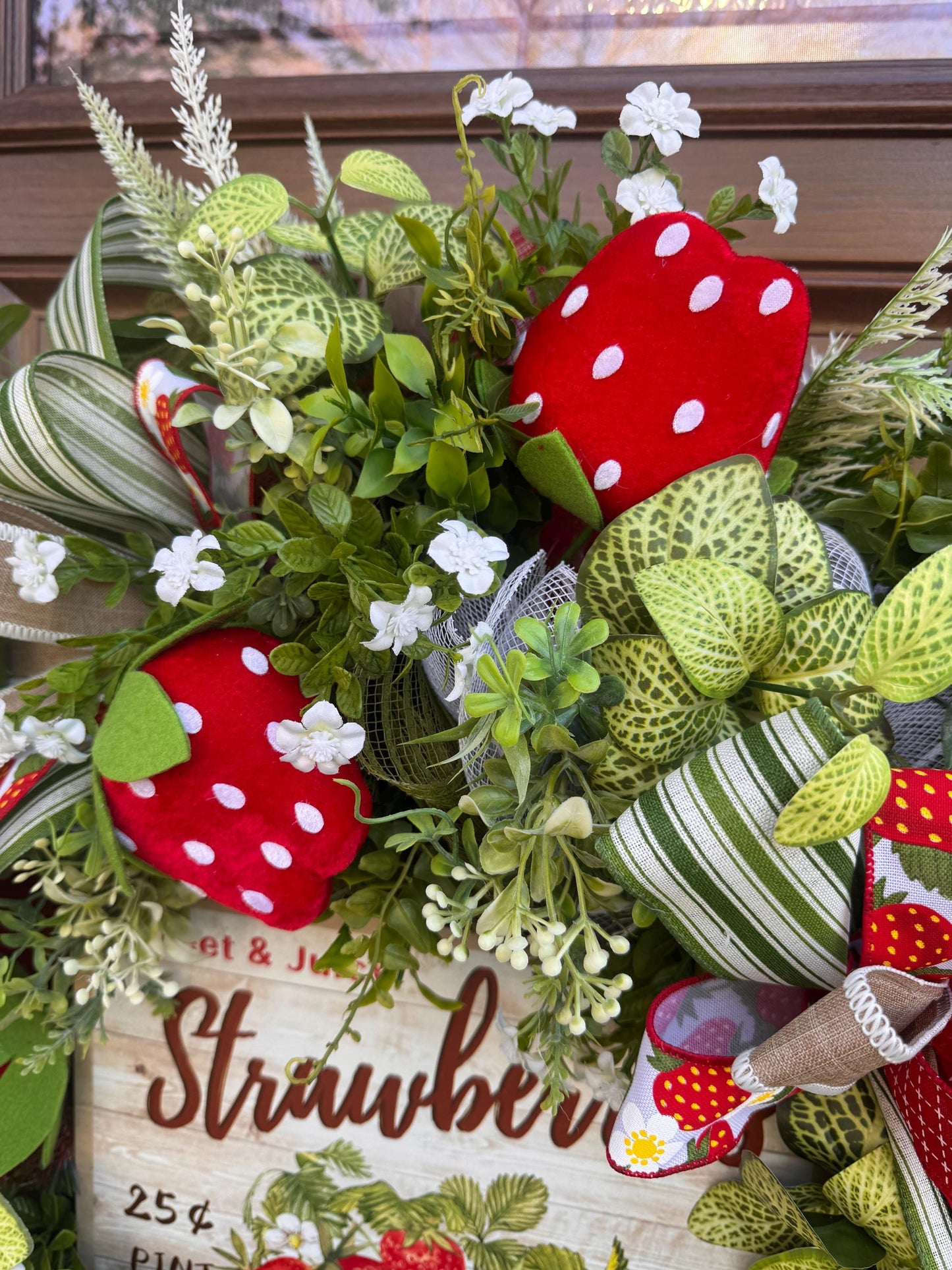Strawberry Wreath for Front Door, Summer Fruit Wreath, Farmhouse Strawberry Decor, Sweet Juicy Berries Wreath, Handmade Door Hanger