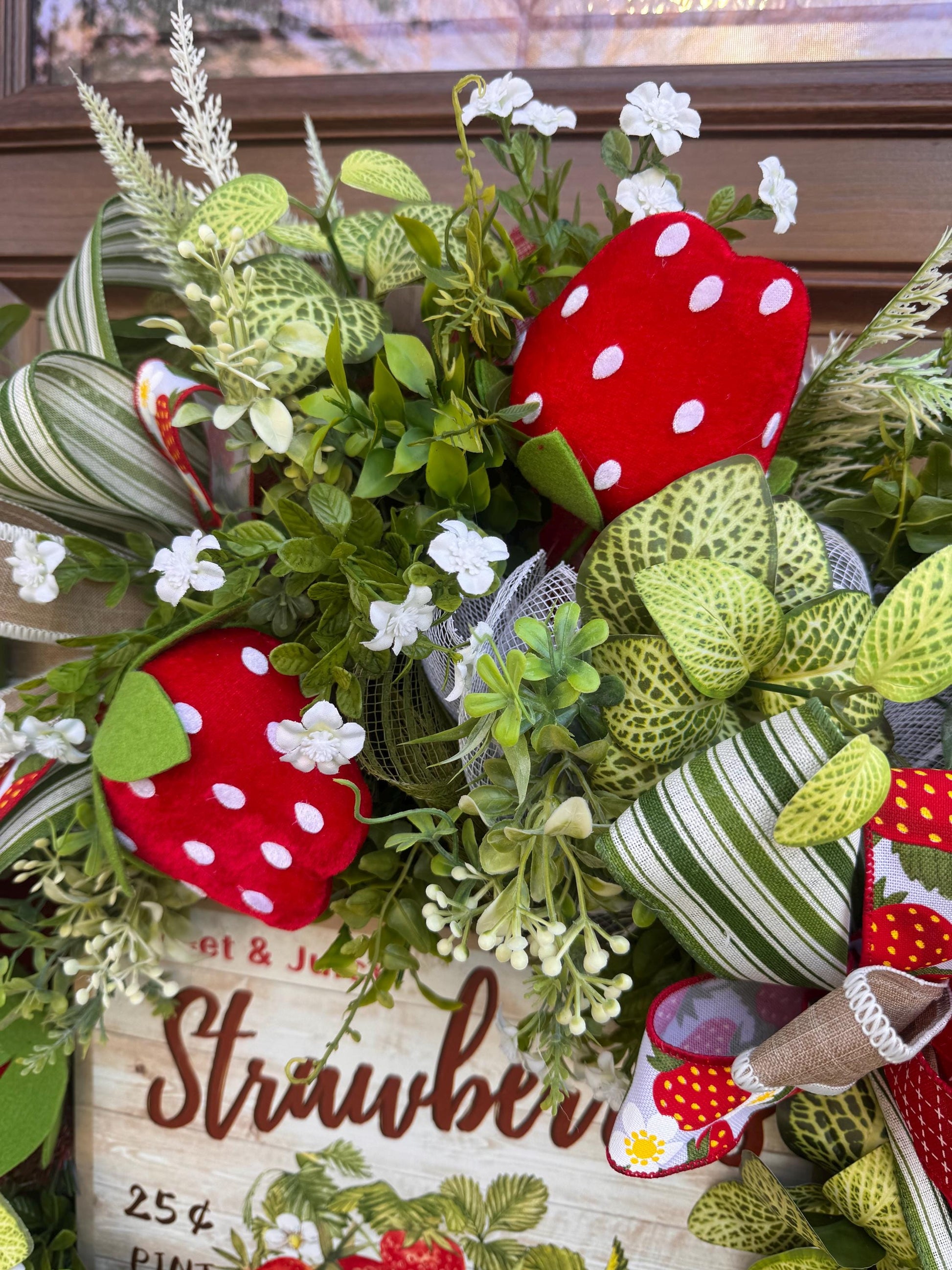 Strawberry Wreath for Front Door, Summer Fruit Wreath, Farmhouse Strawberry Decor, Sweet Juicy Berries Wreath, Handmade Door Hanger