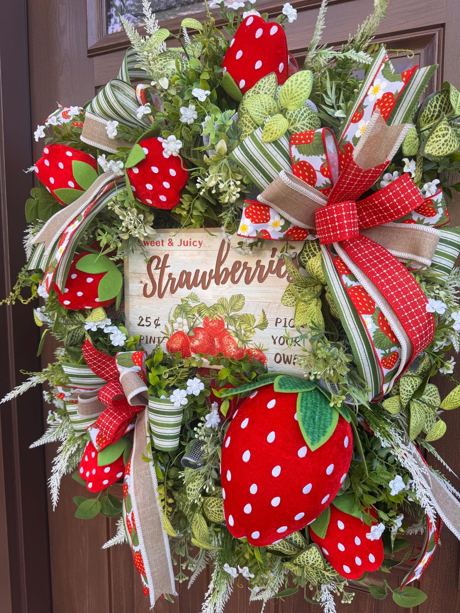 Strawberry Wreath for Front Door, Summer Fruit Wreath, Farmhouse Strawberry Decor, Sweet Juicy Berries Wreath, Handmade Door Hanger