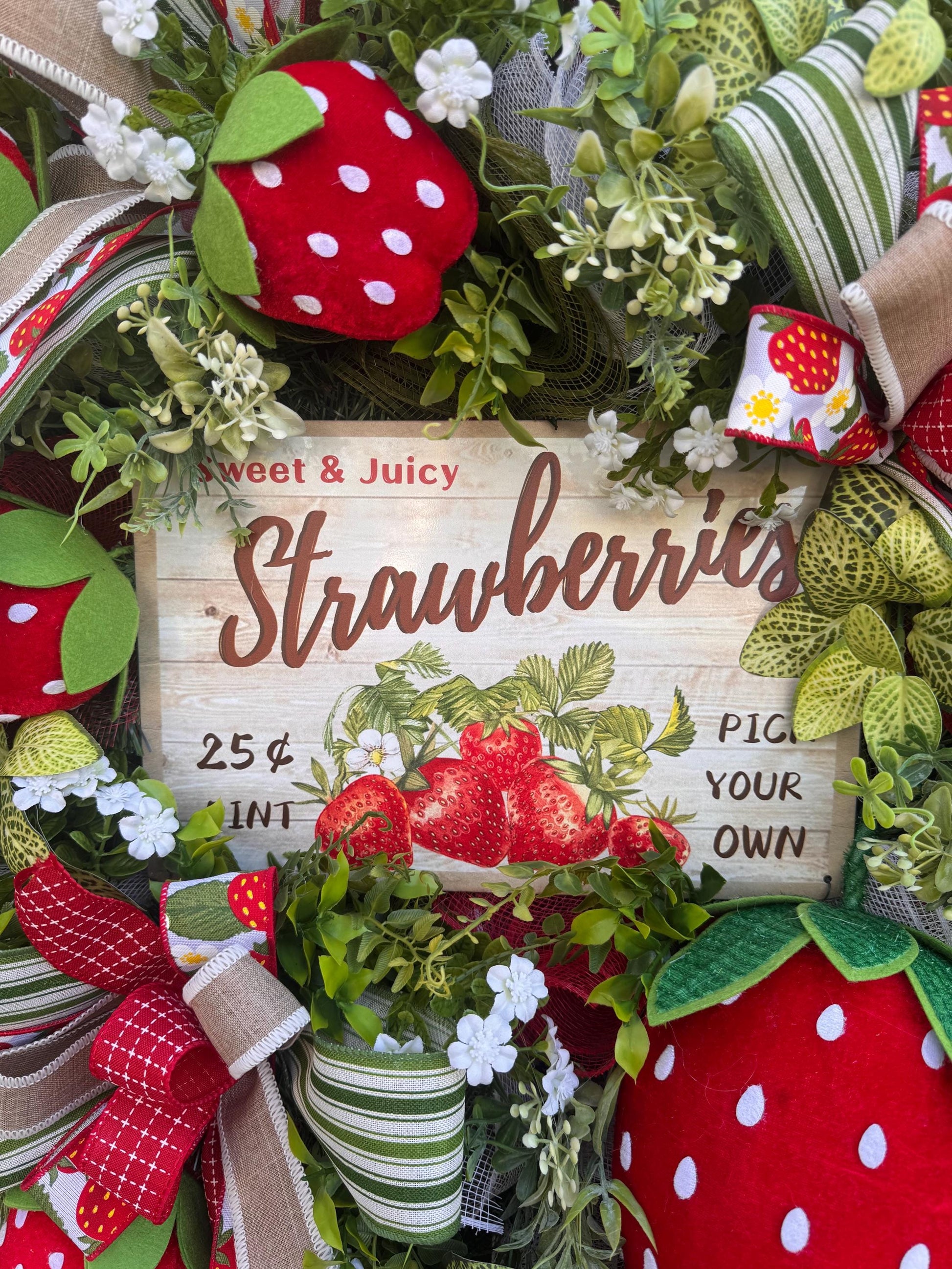 Strawberry Wreath for Front Door, Summer Fruit Wreath, Farmhouse Strawberry Decor, Sweet Juicy Berries Wreath, Handmade Door Hanger