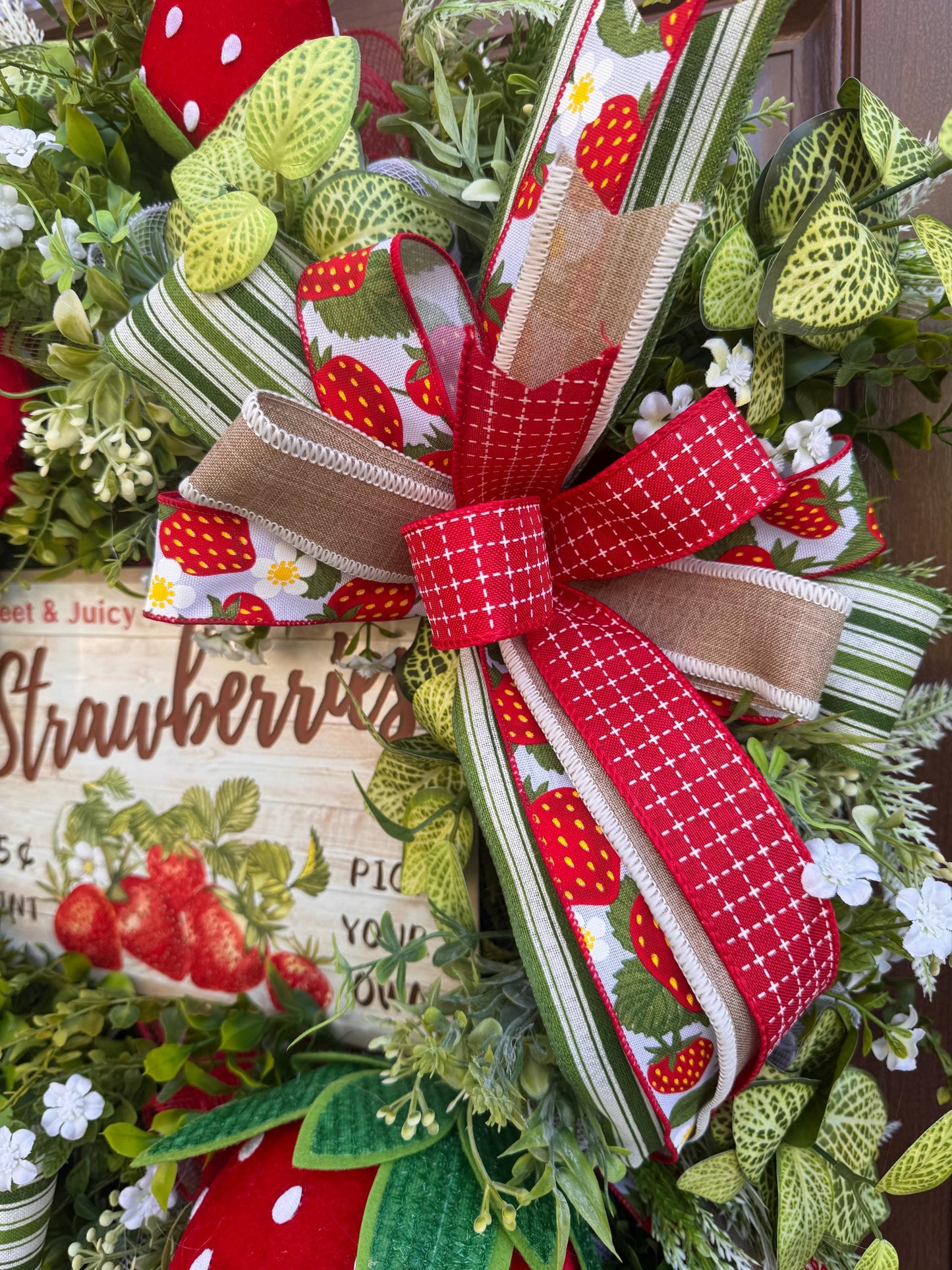 Strawberry Wreath for Front Door, Summer Fruit Wreath, Farmhouse Strawberry Decor, Sweet Juicy Berries Wreath, Handmade Door Hanger