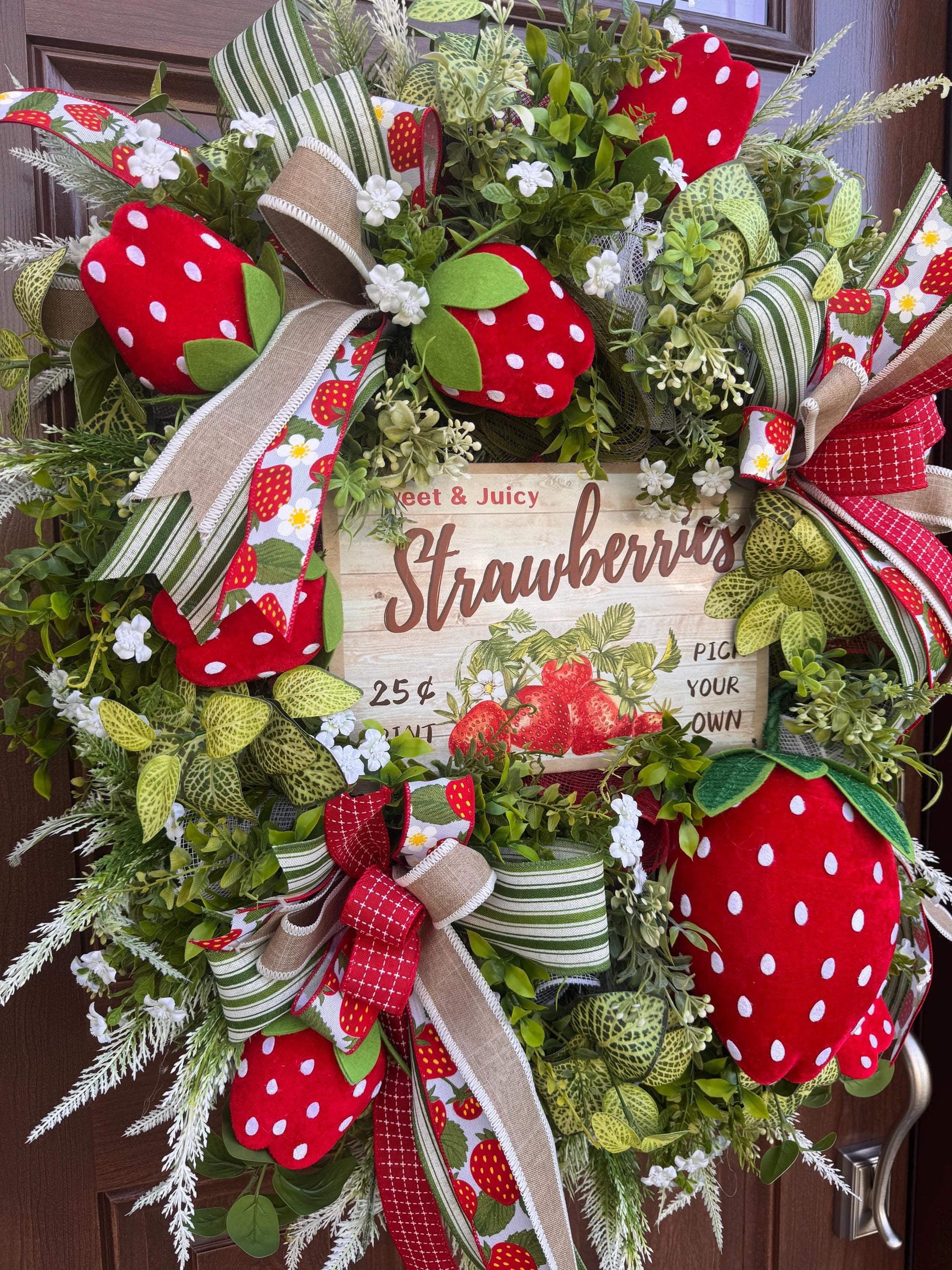 Strawberry Wreath for Front Door, Summer Fruit Wreath, Farmhouse Strawberry Decor, Sweet Juicy Berries Wreath, Handmade Door Hanger