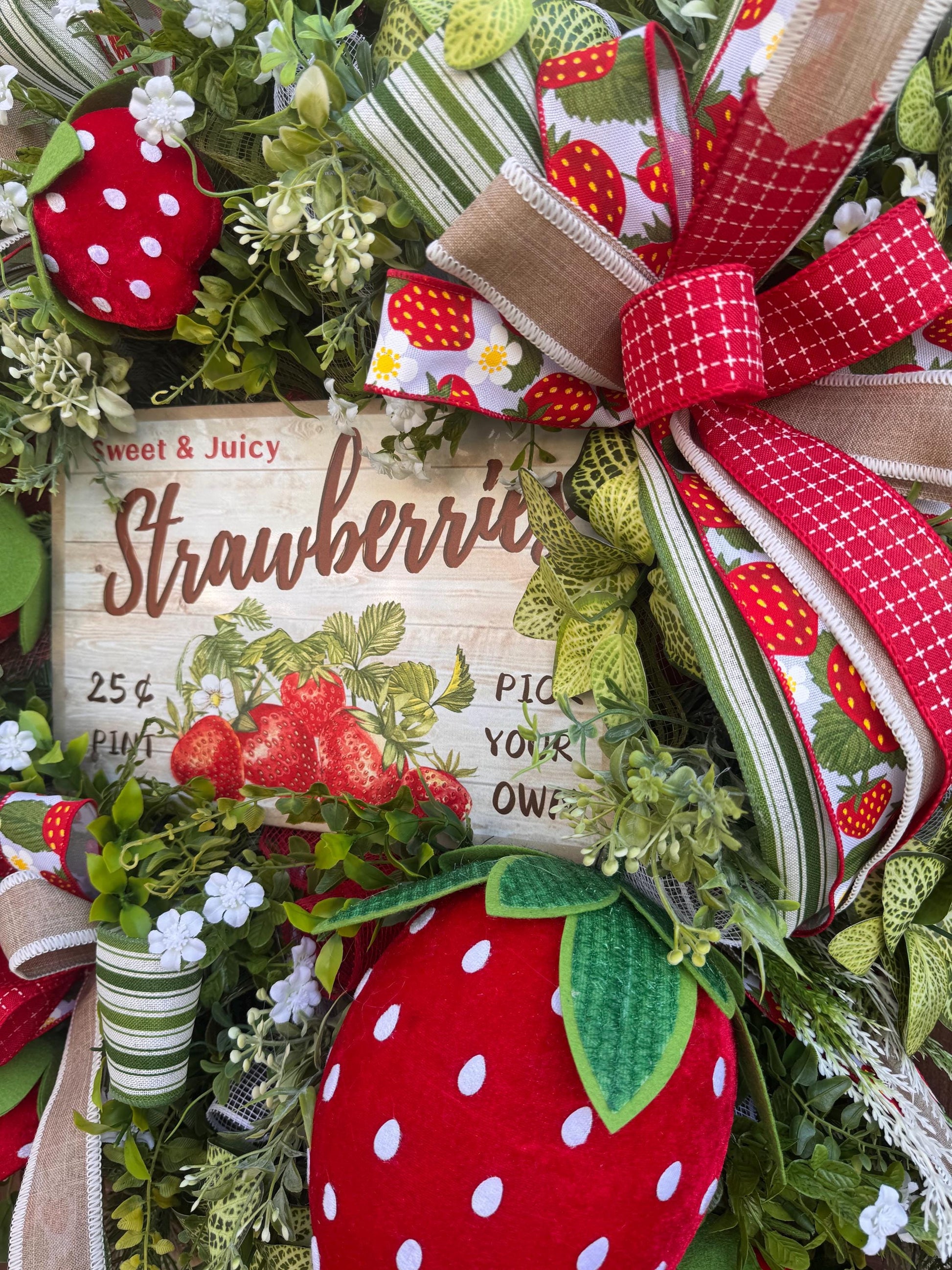 Strawberry Wreath for Front Door, Summer Fruit Wreath, Farmhouse Strawberry Decor, Sweet Juicy Berries Wreath, Handmade Door Hanger