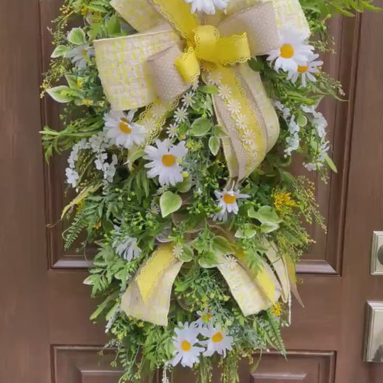 Daisy Door Swag with Elegant Ribbons, Summer Floral Themed Entryway Décor Floral Door Hanger for Outdoor Porch or Indoor Office Wall Hanger