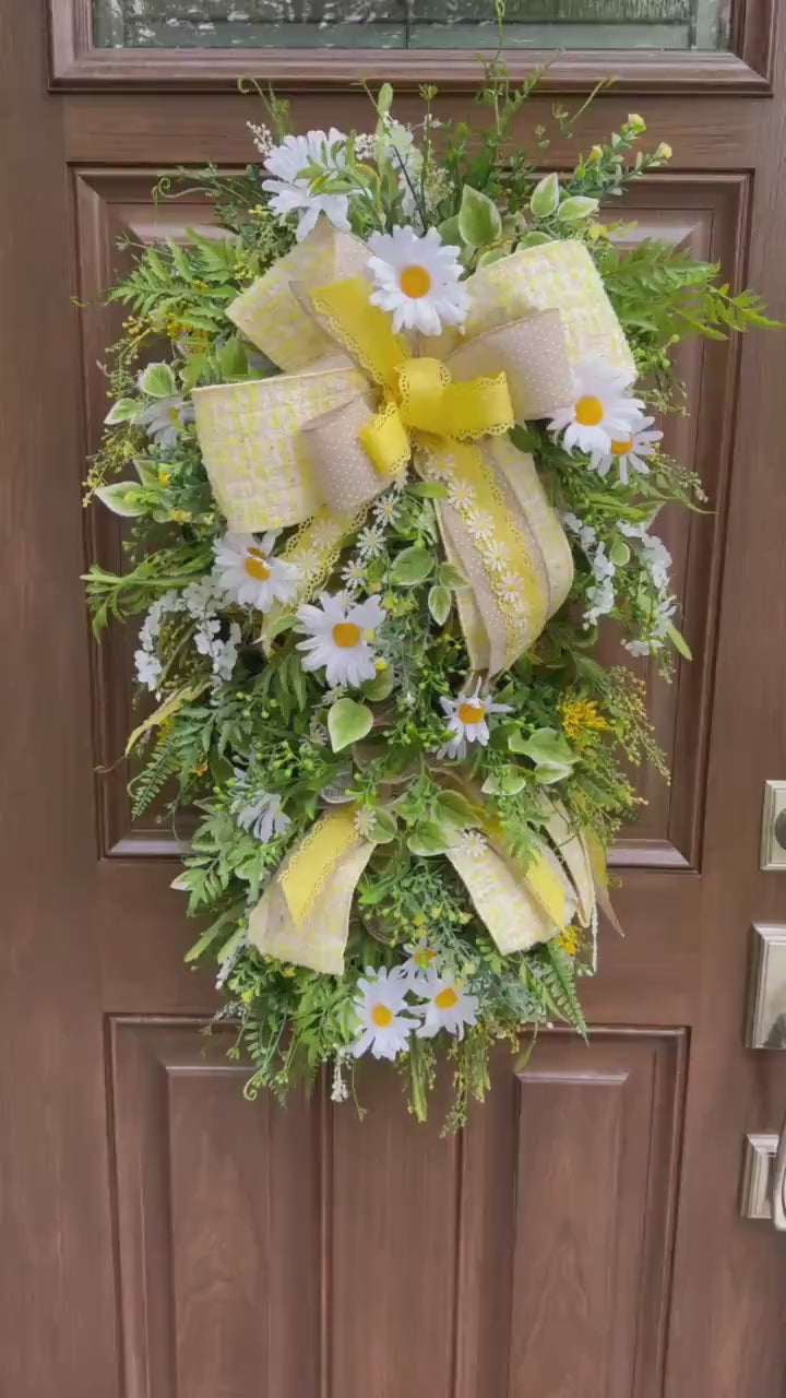 Daisy Door Swag with Elegant Ribbons, Summer Floral Themed Entryway Décor Floral Door Hanger for Outdoor Porch or Indoor Office Wall Hanger